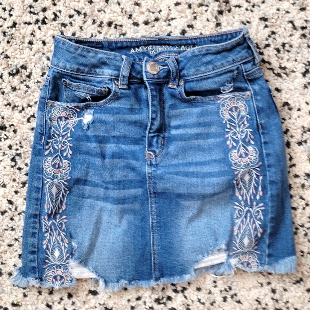 AMERICAN EAGLE Embroidered Jean Skirt